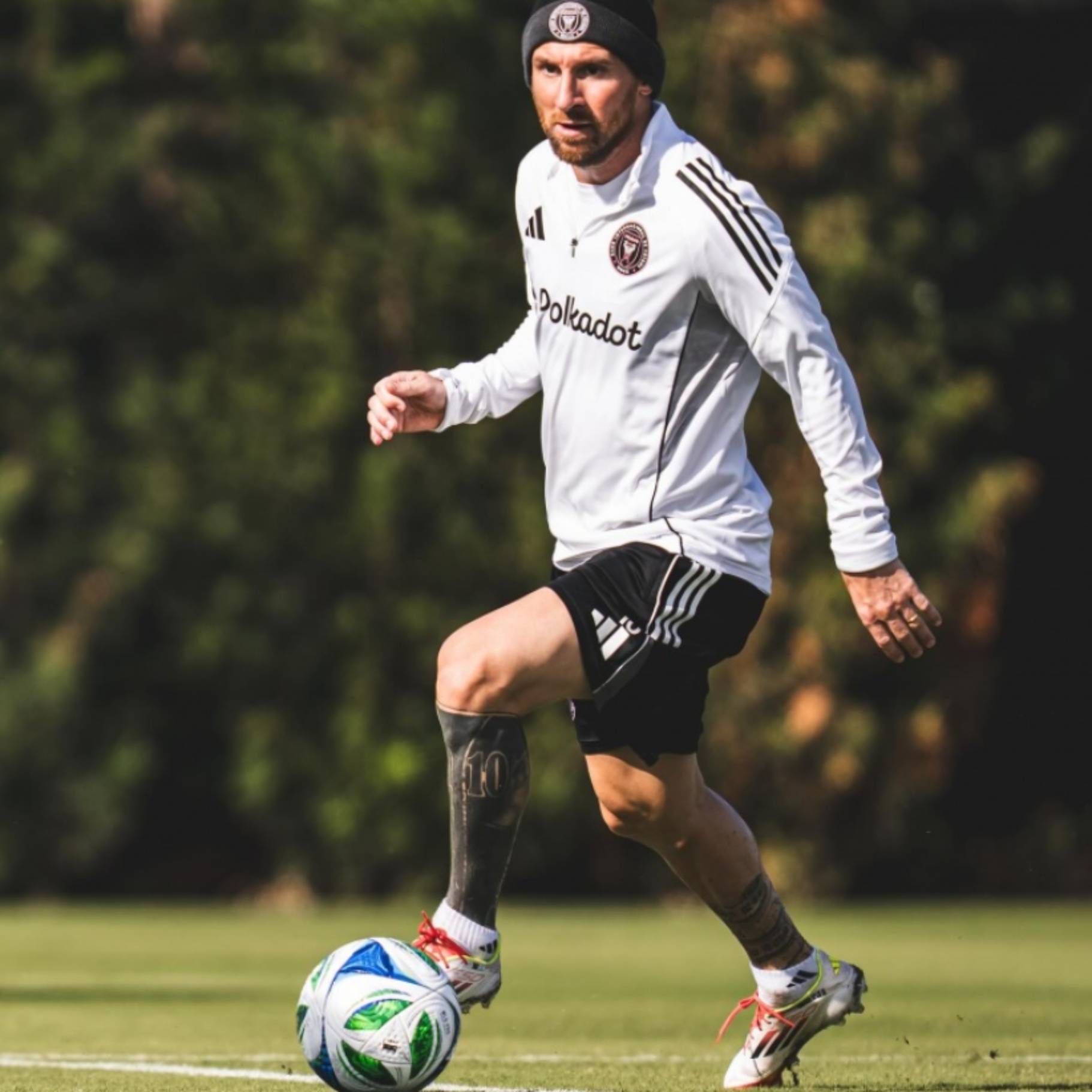 梅西回归赛场，赛况扑朔迷离首场状态亮眼，中国队观众沸腾！的简单介绍