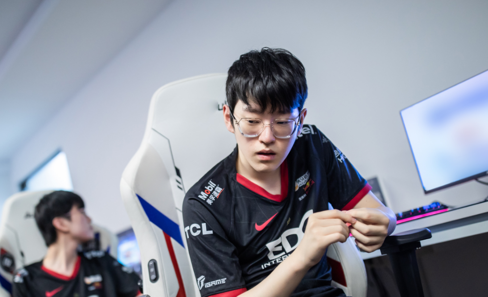 Rookie在尤文图斯比赛中爆冷，问鼎冠军引发热议！的简单介绍