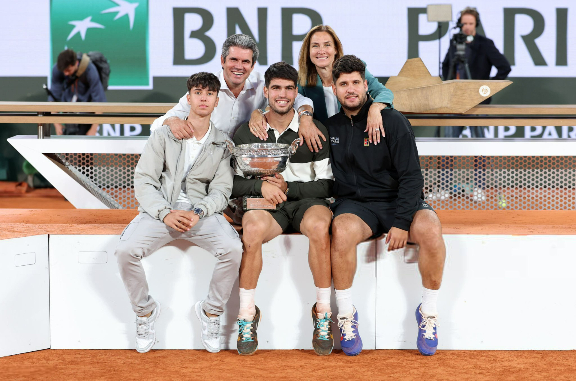  阿扎伦卡漂亮吗 