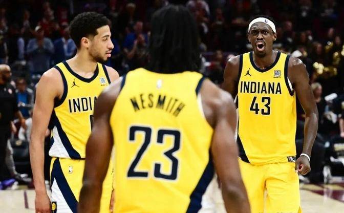 包含西亚卡姆回归赛场，问鼎冠军首场状态亮眼，美国队观众沸腾！的词条